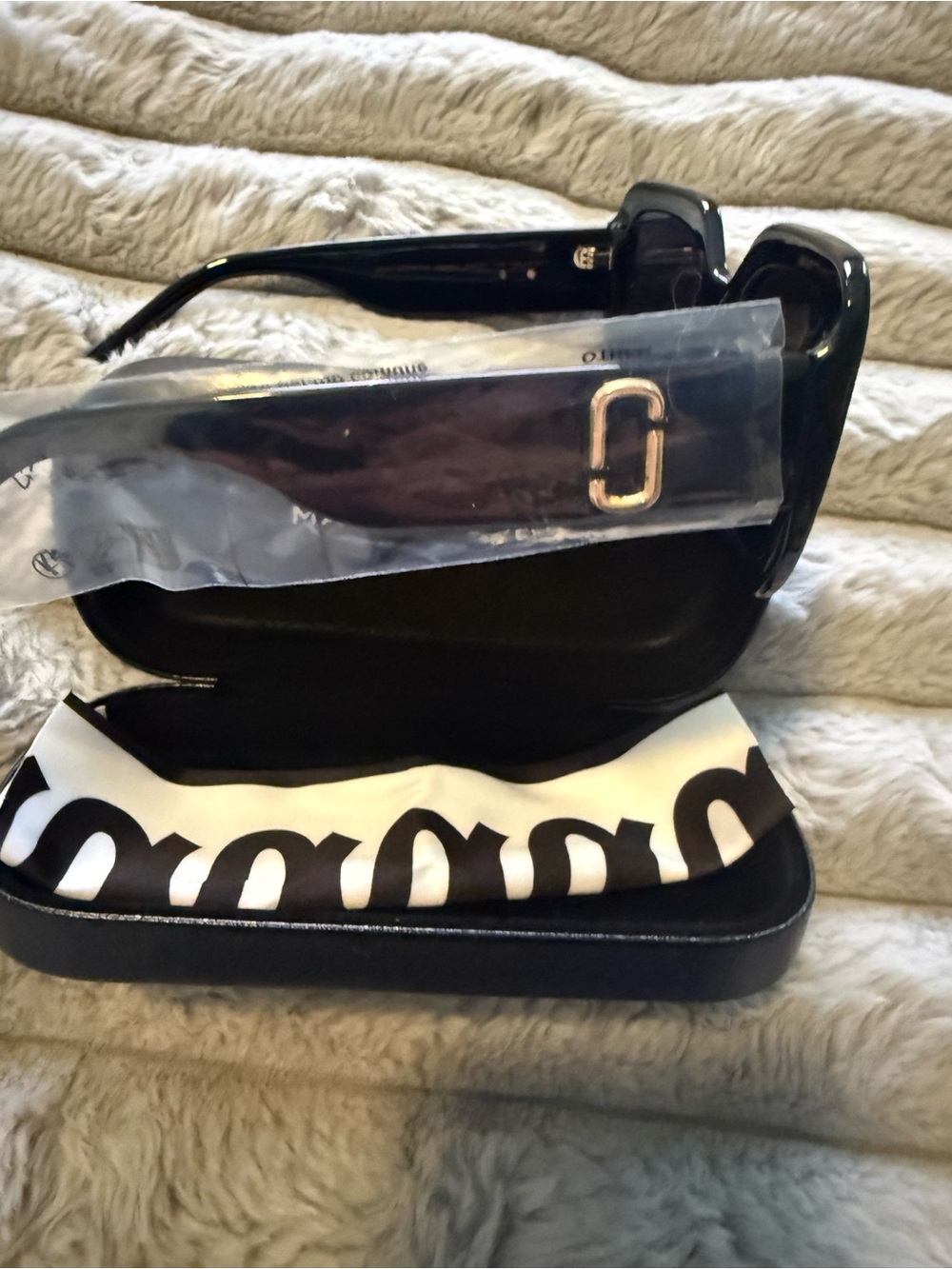 Marc Jacobs Black Polarized Oversized Cat-Eye Sunglasses - Picture 2 of 5